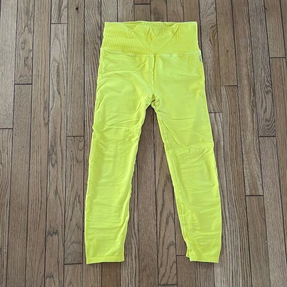 Yellow Free People good karma 7/8 leggings - Picture 3 of 10